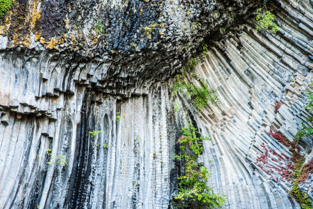160万年前の歴史を刻む美しい柱状節理 | 豊岡市観光公式サイト